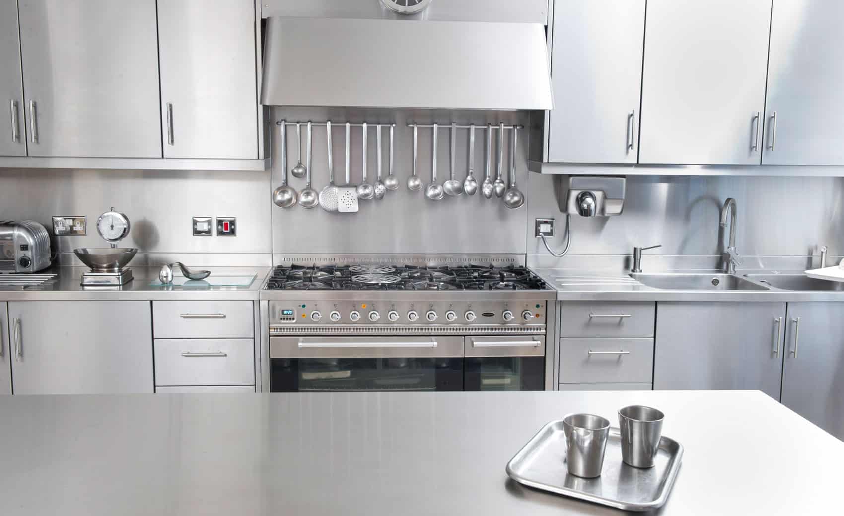 Wooden Kitchens Vs Stainless Steel, Steel Kitchen Cabinets Vs Wood